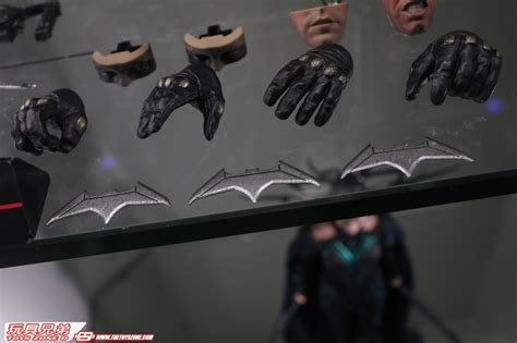 Hot Toys正義聯盟蝙蝠俠 Batman 實物樣辦登場 Toys Zone D 玩具兄弟 Figures Price List Reviews