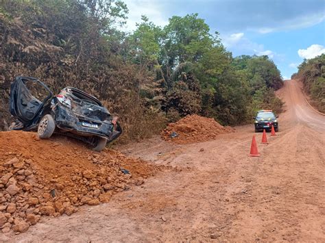 Homem Morre Ao Bater Carro Em Barranco E Capotar Na Estrada Do Laranjal