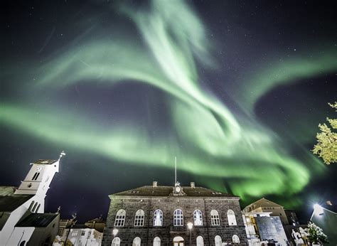 Iceland capital city turns off lights so people can enjoy northern lights - National | Globalnews.ca