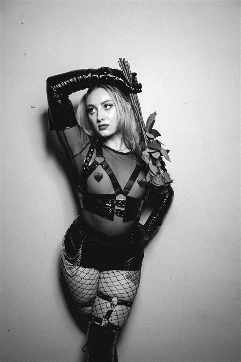 Bow Down Nudes Femdomgonewild NUDE PICS ORG