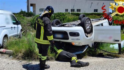 Scontro Tra Auto In Zona Industriale Tre Feriti In Ospedale