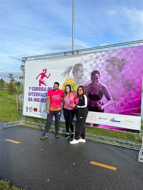 Pmpr Re Ne Centenas De Policiais Femininas Na Corrida Do Dia