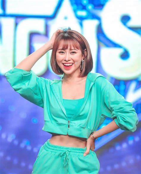 Hot Girl M C M Tr N I Khoe V Ng M T Kh Ng M Tinh T Ch Em Thi Nhau H C Theo