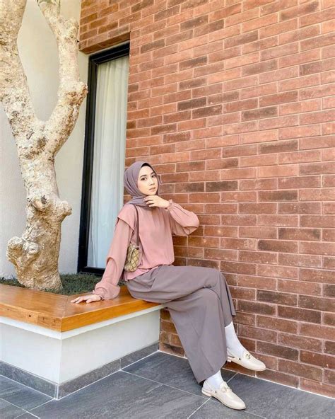 10 Inspirasi Outfit Hijab Nuansa Nude Ala Richa Etika