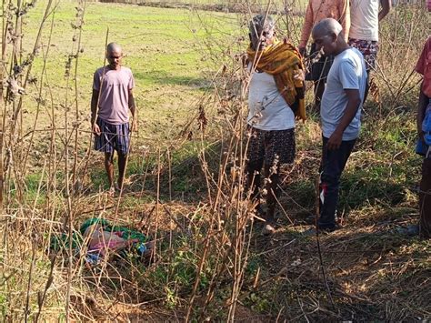 Half naked body of woman found in Jashpur Fear of strangulation after rape झडय म मल