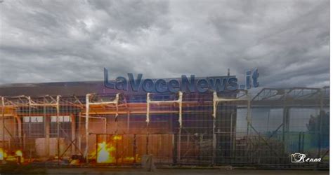 Incendio In Un Capannone Industriale A Gravina In Puglia La Voce News