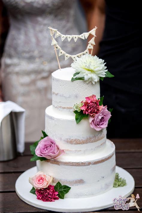 Semi Naked Wedding Cake Met Verse Bloemen Enjoy Cakes