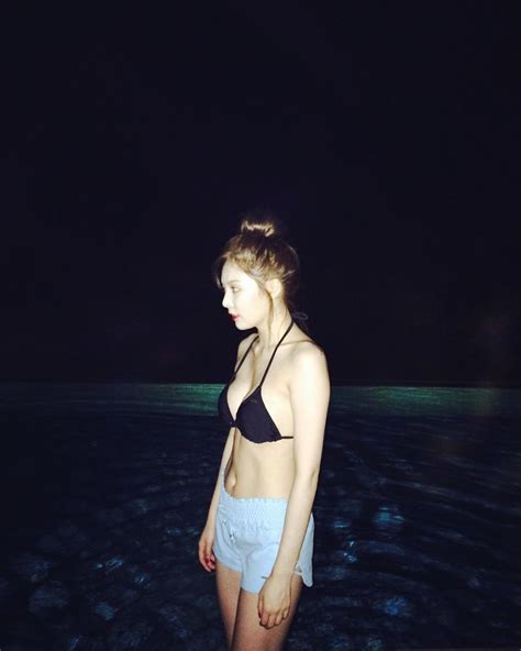 Hyuna Spotted In A Bikini At The Pool With Friends Koreaboo