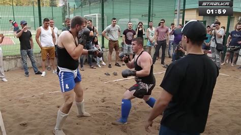 КАРЛИК БОКСЕР уничтожил Бойца Без Правил !!! Крутой Бой !!!! - YouTube