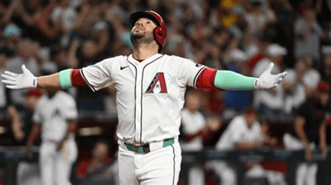 mlb  unprecedented record eugenio suarez    set