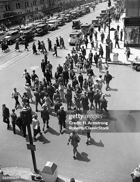 213 Crowds Of Pedestrians On Fifth Avenue Stock Photos High Res