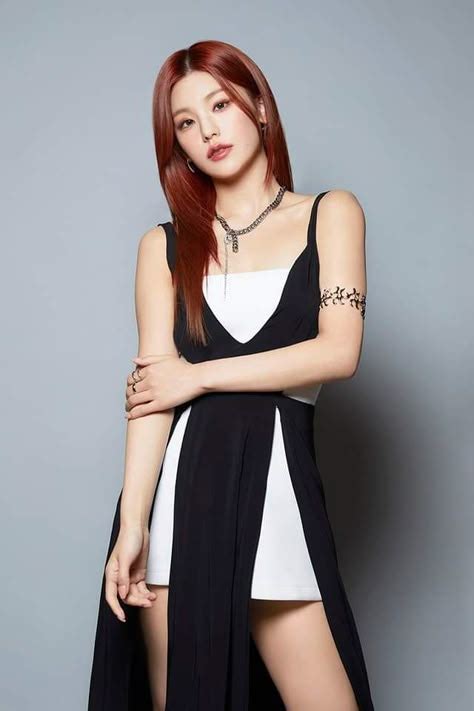 Pin By Kaitlyn Bego On Itzy Itzy Hot Dress Kpop Outfits