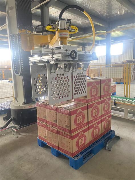 Cover The Product With Film Factory Palletizing Robot Packaging Machine