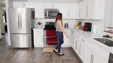 Dee Williams Vr Sneaky Milf Burn Dee Dee