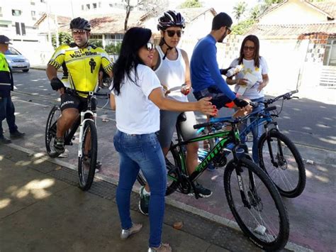 Ciclistas Participam De A O Educativa Do Maio Amarelo Em Olinda