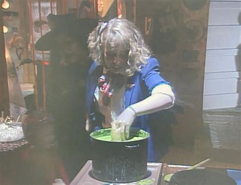 Celebrating the Most Nostalgic Halloween Episode of “Roseanne”- “BOO
