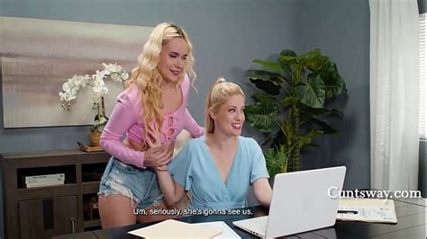 Vídeos debajo de la mesa XVIDEOS
