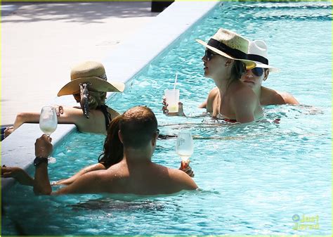 Katie Cassidy Tiny Bikini Babe In Miami Photo Photo Gallery Just Jared Jr