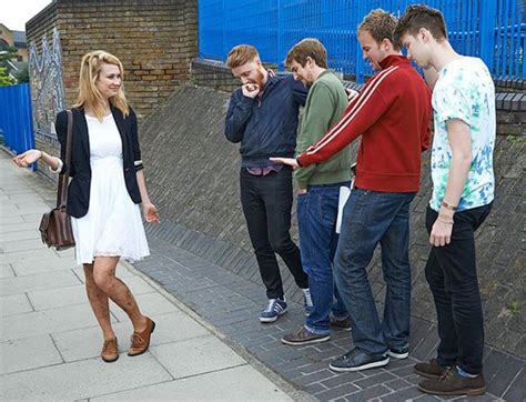 Волосатые колготки, теперь и в Великобритании