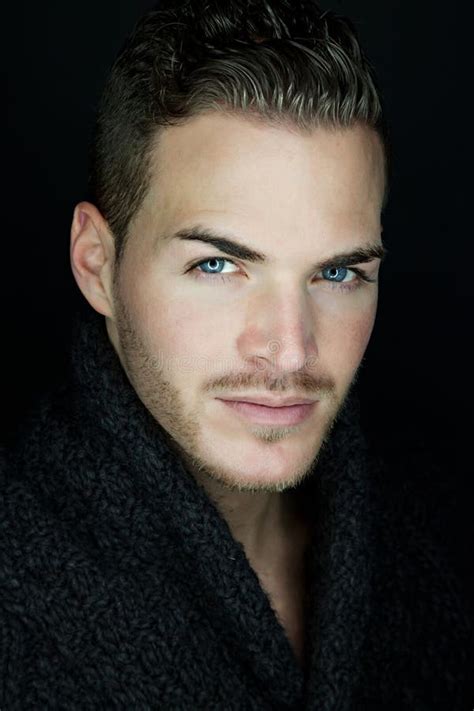 Hombre Joven Hermoso Foto De Archivo Imagen De Brunette