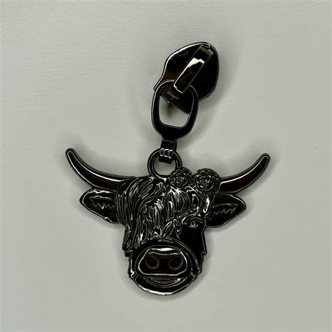 Highland Cow 5 Zipper Pull Glitterbugfairy