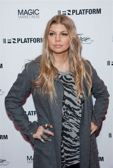 Fergie makes surprise appearance at 2022 MTV VMAs