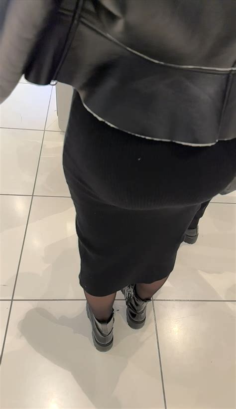 2 Sexy Babes In A Dress And Shorts OC Ass Forum