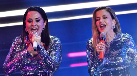 Paola E Chiara Chi Sono Le Due Sorelle Cantanti Icone Anni Duemila