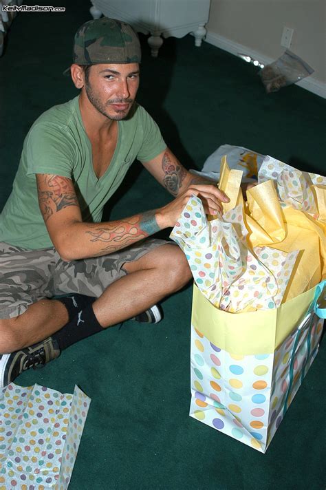 Dirty Blonde MILF Kelly Madison Flashes Her Fuckable Pussy To Paparazzi CoedCherry