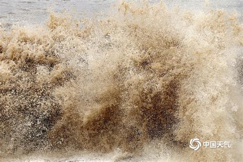 台风“烟花”逼近浙江台州 海水掀巨浪 天气图集 中国天气网