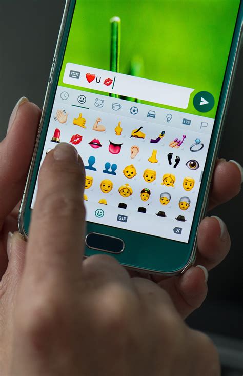 Wegen EU-Datenschutz WhatsApp künftig erst ab 16? | BAYERN 3