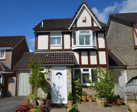 Egles Grove Uckfield East Sussex Tn22 3 Bed Link Detached House £