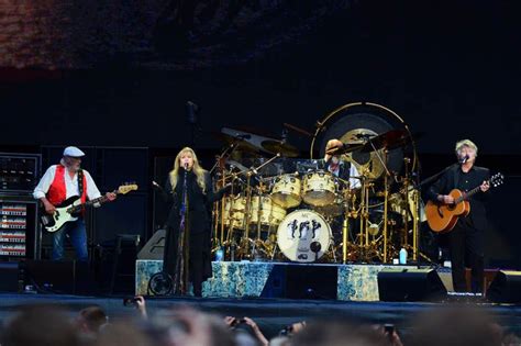 Fleetwood Mac News: Fleetwood Mac concert-goers are demanding refunds