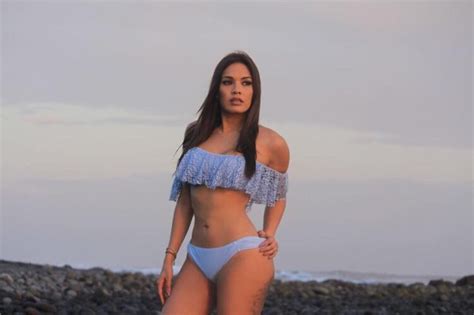 Hot Sexy Zuly Bikini Pics