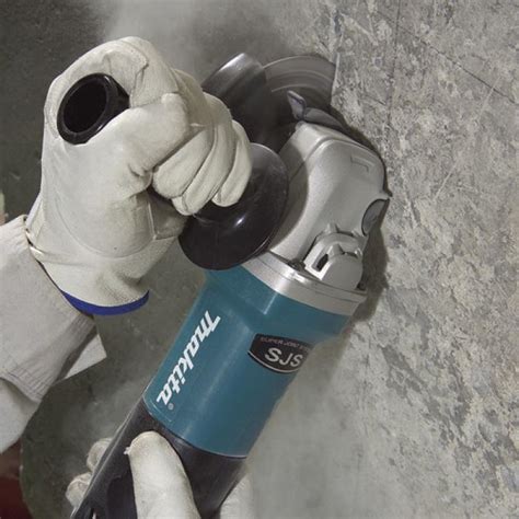 Купити Угловая шлифовальная машина Makita 9565 CVR + бесключевая гайка ...