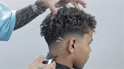 Low Fade Cacheado Grande
