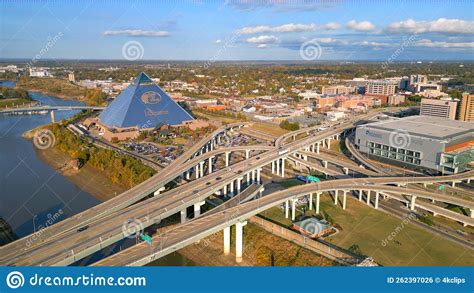 Street Traffic in the City of Memphis - MEMPHIS, UNITED STATES ...