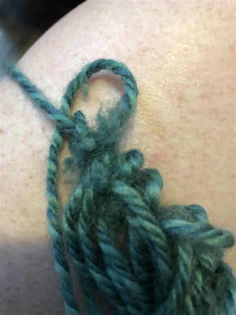Knot in question. Almost fixed, will update then. : r/knitting
