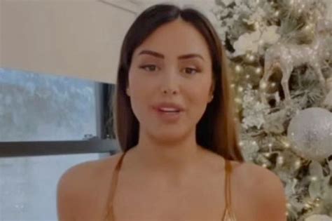 Marnie Simpson Flaunts Slim Frame In Lingerie As She