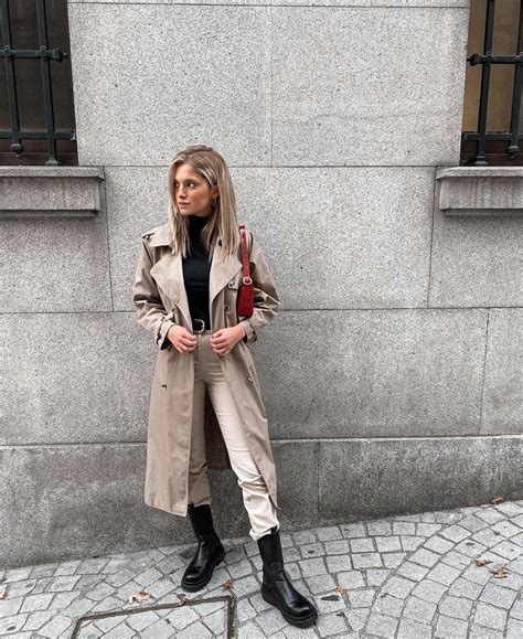 Júlia Palha posa na cama de lingerie vermelha Uma linda mãe Natal