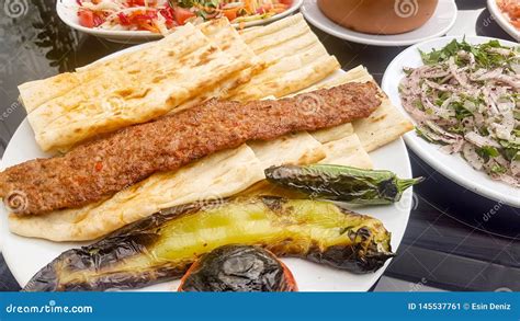 Alimentos Turcos Deliciosos Tradicionais No Espeto De Adana Carne