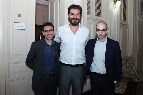 Lançamento Da Ler Com Yuval Noah Harari No Theatro Municipal Lázaro