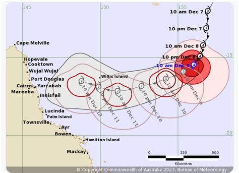 Cyclone Jasper on track to pound northern Queensland