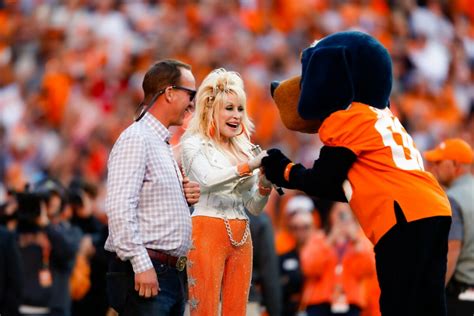 Peyton Manning Escorts Dolly Parton Onto Field For Rocky Top