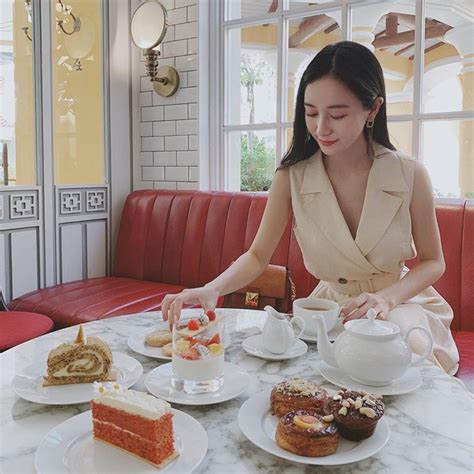 Jun Vũ diện bikini khoe vòng một dao kéo gợi cảm trên biển