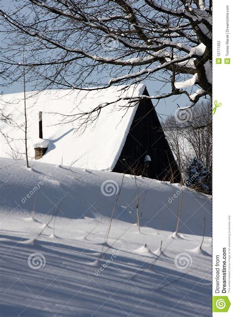 Winter snowy cabin stock photo. Image of mountaineering - 12771452