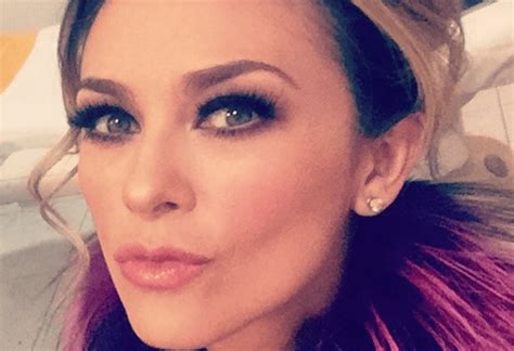 A sus 40 años Aracely Arámbula presumió una sexy cinturita en mini bikini