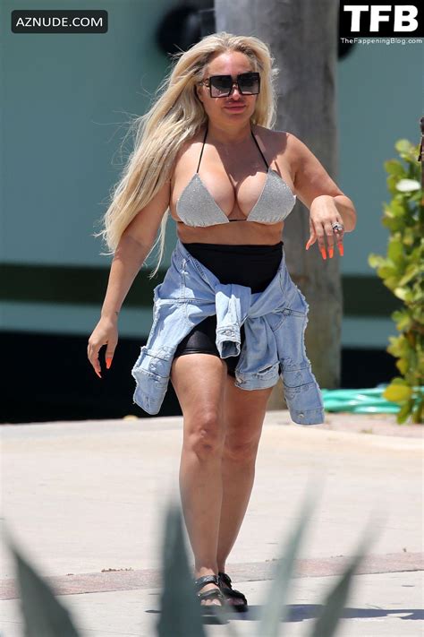 Darcey Silva And Stacey Silva Sexy Seen Showing Off Their Hot Curves In Tiny Bikini Tops In