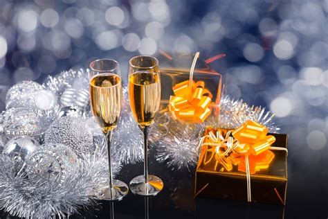 25 Pretty & Practical Prosecco Gifts for the Prosecco-Lover - Mama ...