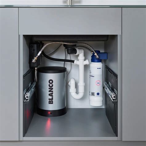 Blanco Evol Küchenarmatur mit Hot und Filtersystem schwenkbar schwarz matt Emero de